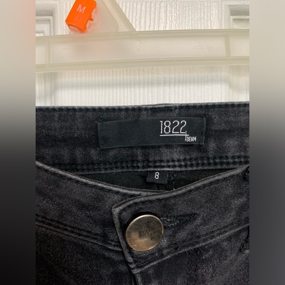 ✨3/$25 1822 Denim skinny jeans✨ - Picture 2 of 3